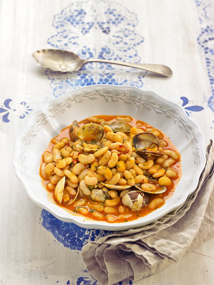 White haricot bean with littleneck clams and saffron