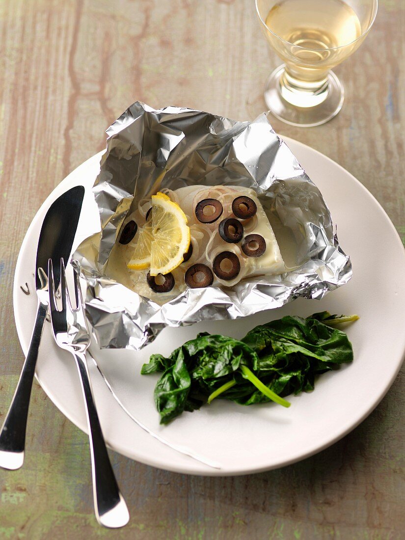 Cod, lemon and olives cooked in aluminium foil