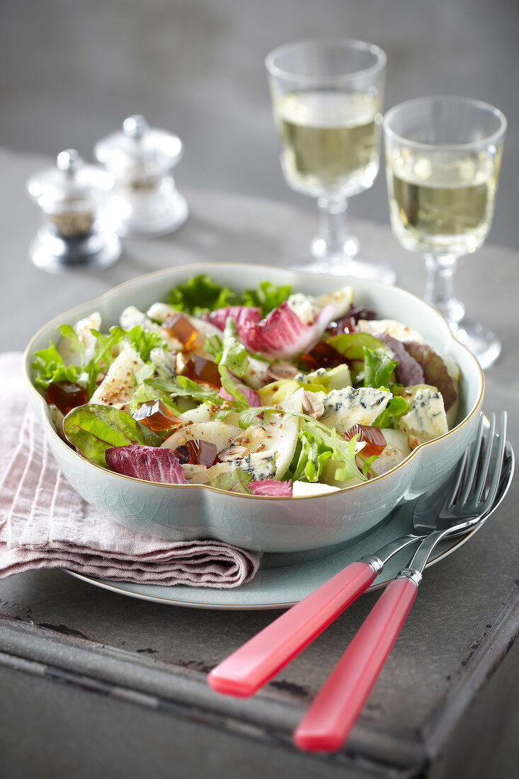 Salat auf englische Art mit Stilton-Käse