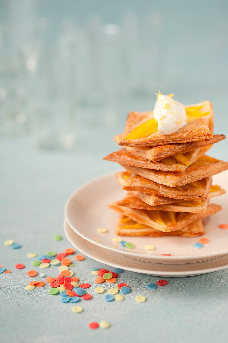 Nektarinentörtchen mit Zitronen-Frischkäse-Creme