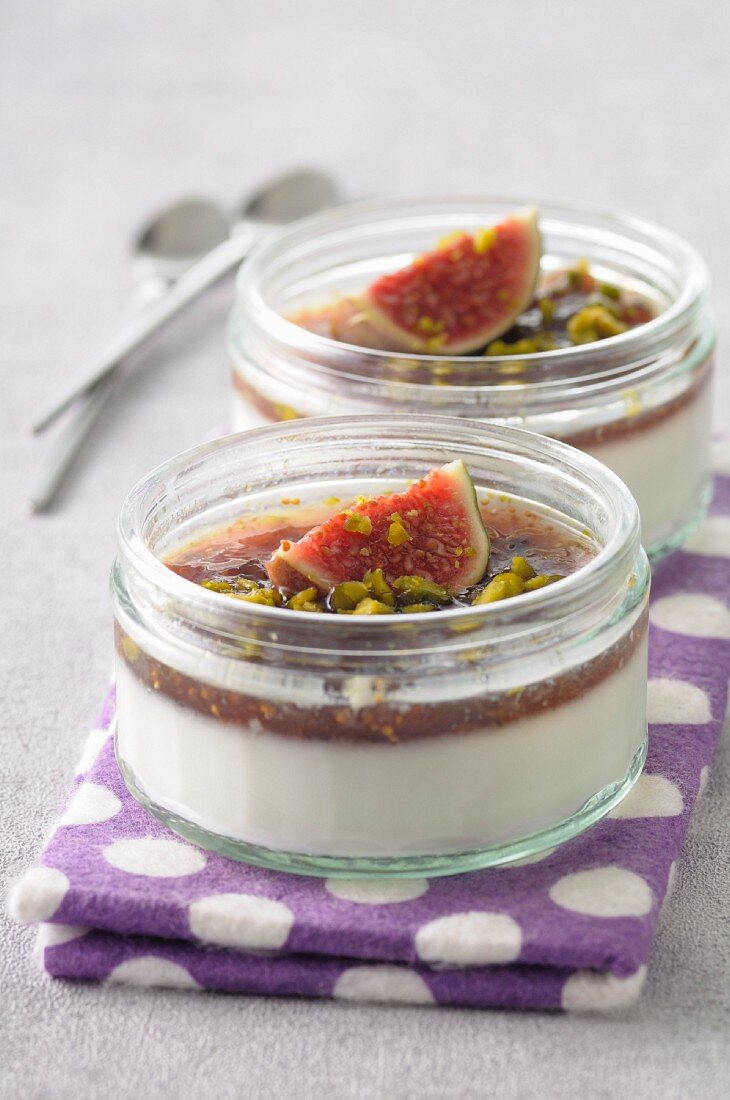Vanilla-flavored panna cotta with stewed figs and pistachios