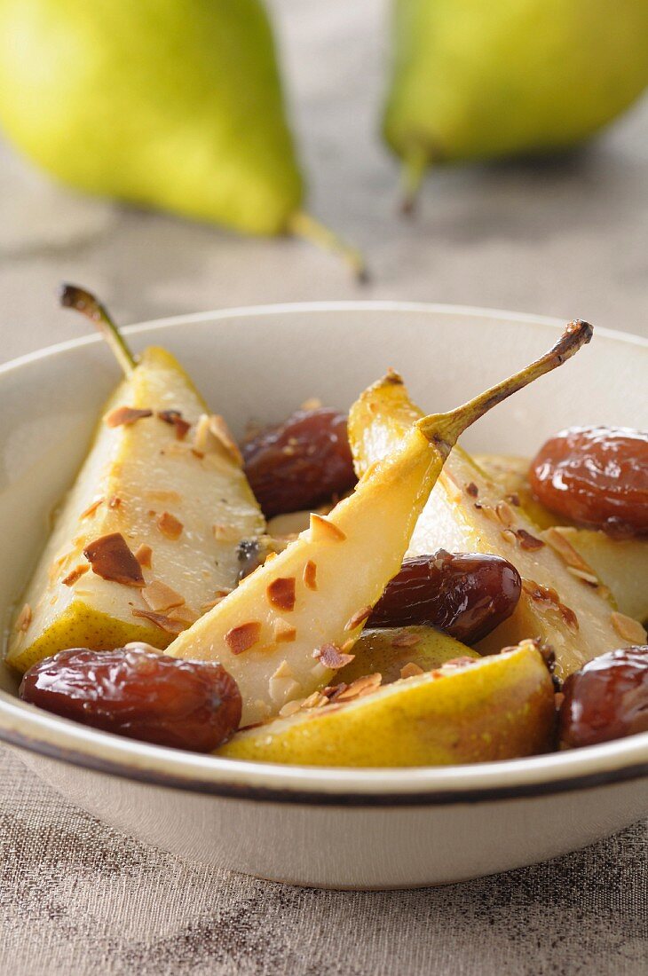 Caramelized pears with dates and flaked almonds