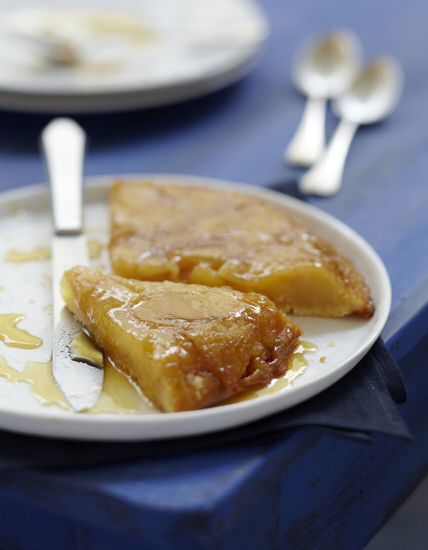 Pineapple and caramel upside-down cake