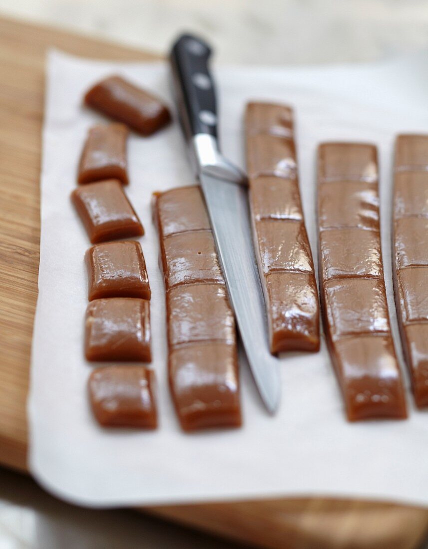 Preparing soft toffees