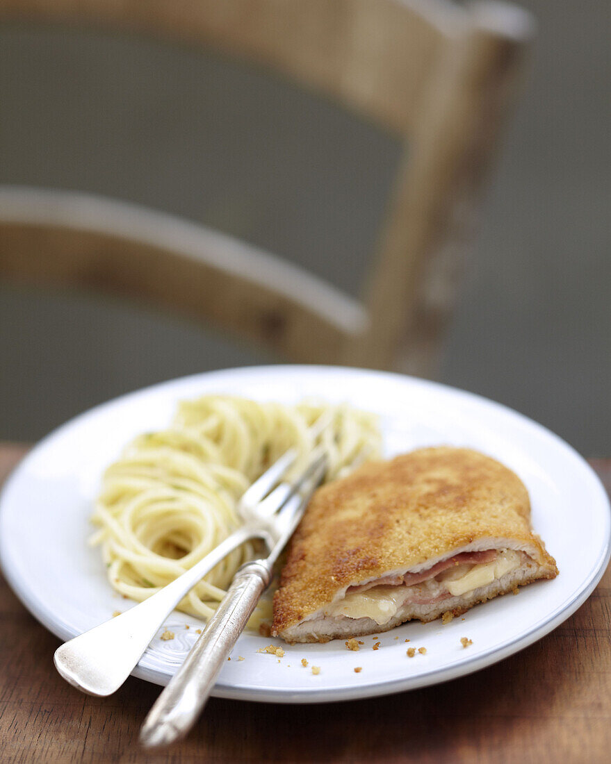 Milan-style veal escalope with spaghettis
