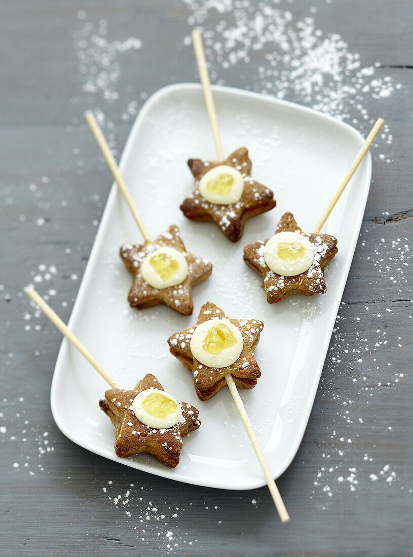 Star-shaped biscuit,white chocolate and marmelade pops