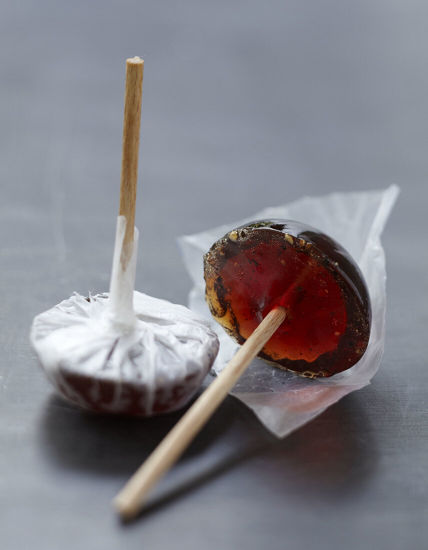 Peppered strawberry lollipops