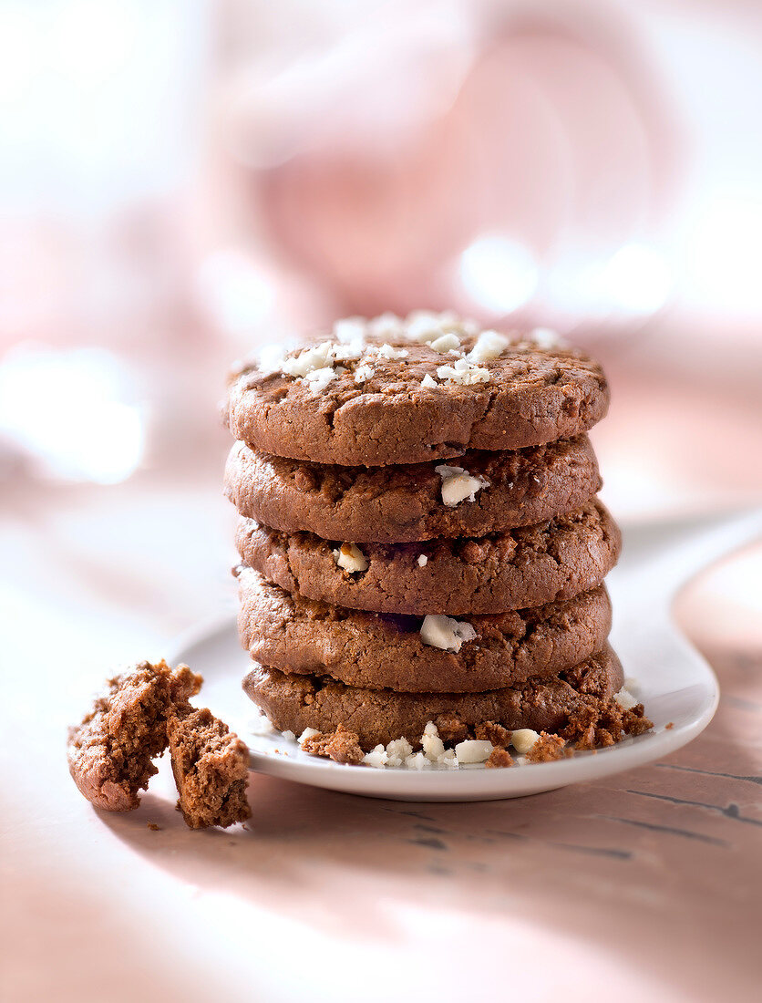 Brazil nut and cocoa cookies