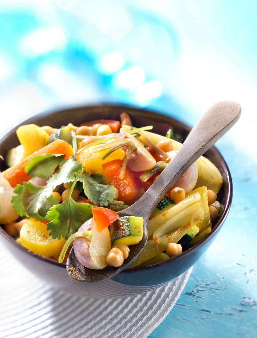 Saffron-flavored vegetable Tajine