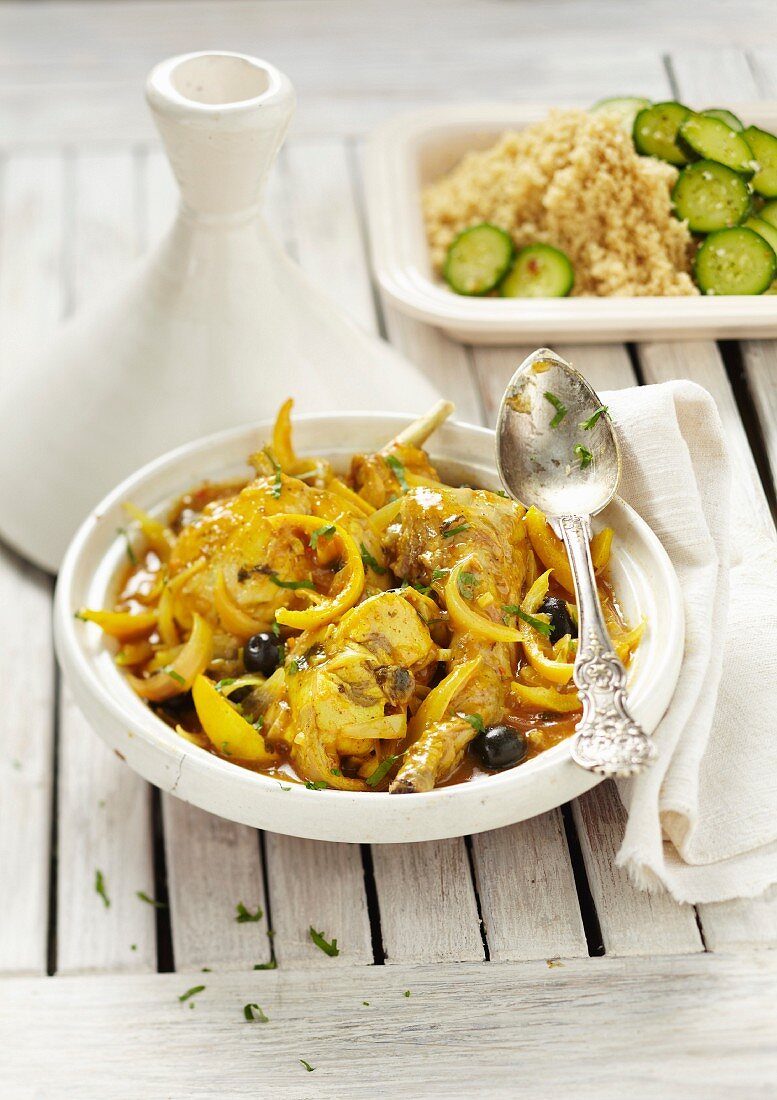 Kaninchen-Tajine mit Salzzitronen und Oliven