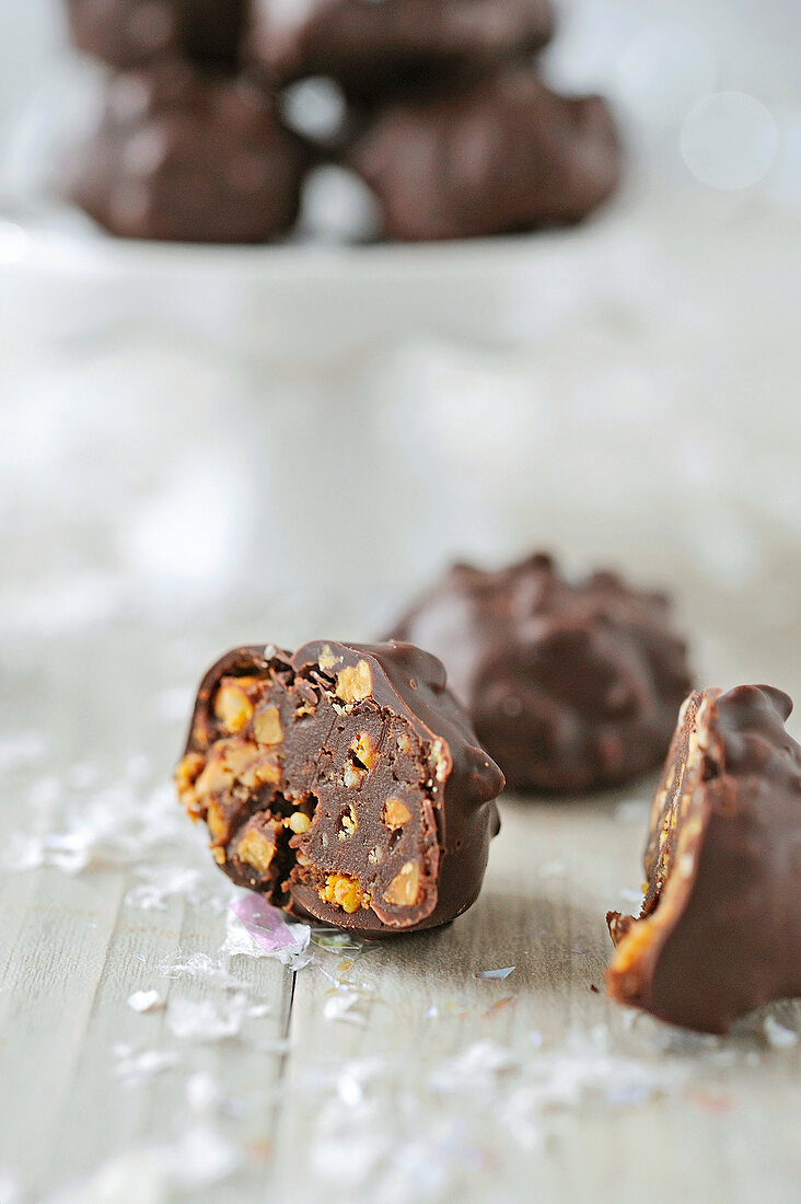 Chocolate pralines with salted peanuts (Close Up)