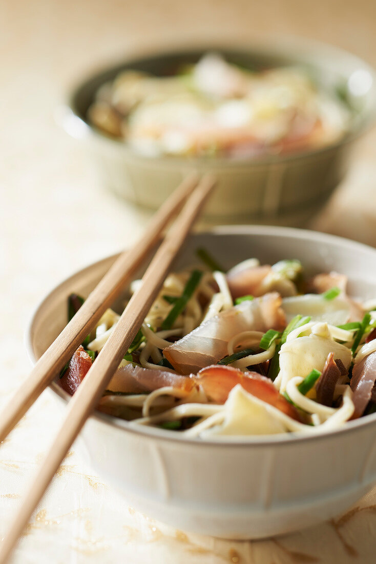 Udon noodles with smoked tuna and artichokes from Brittany