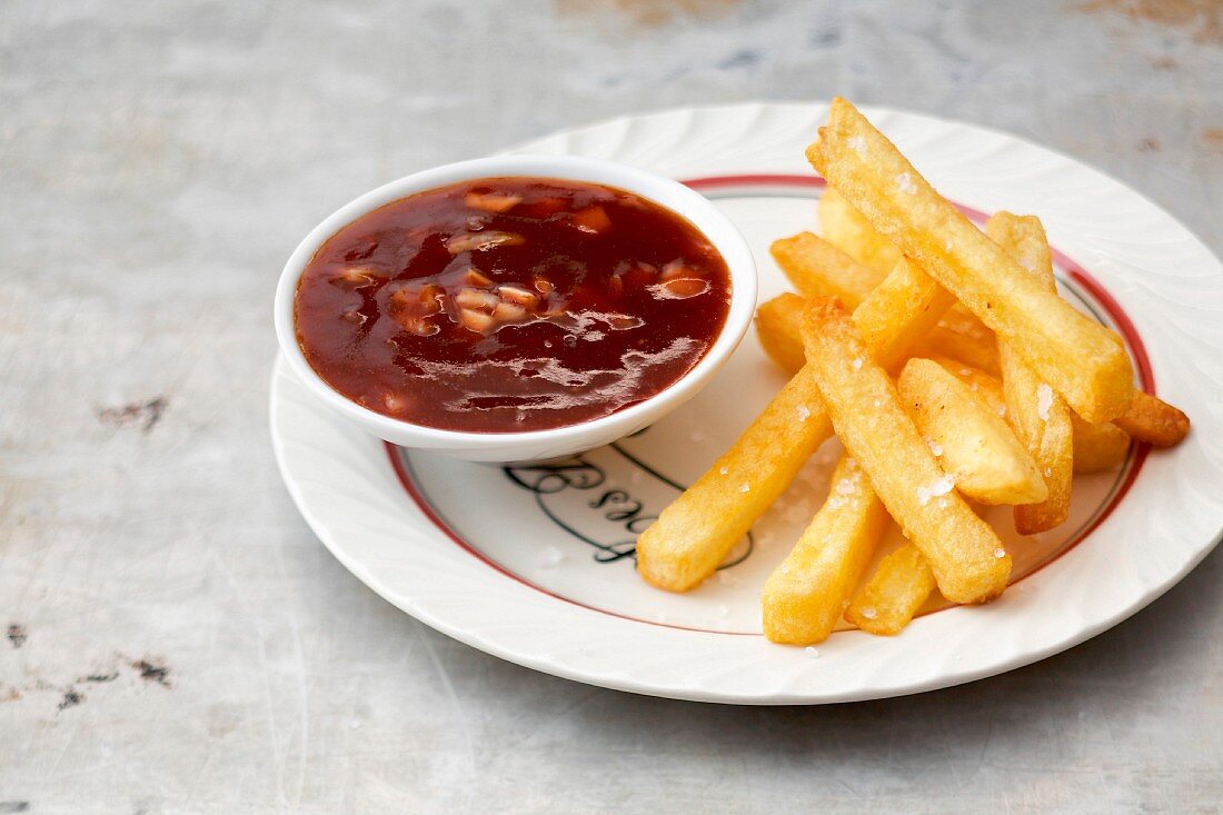 French fries with barbecue sauce