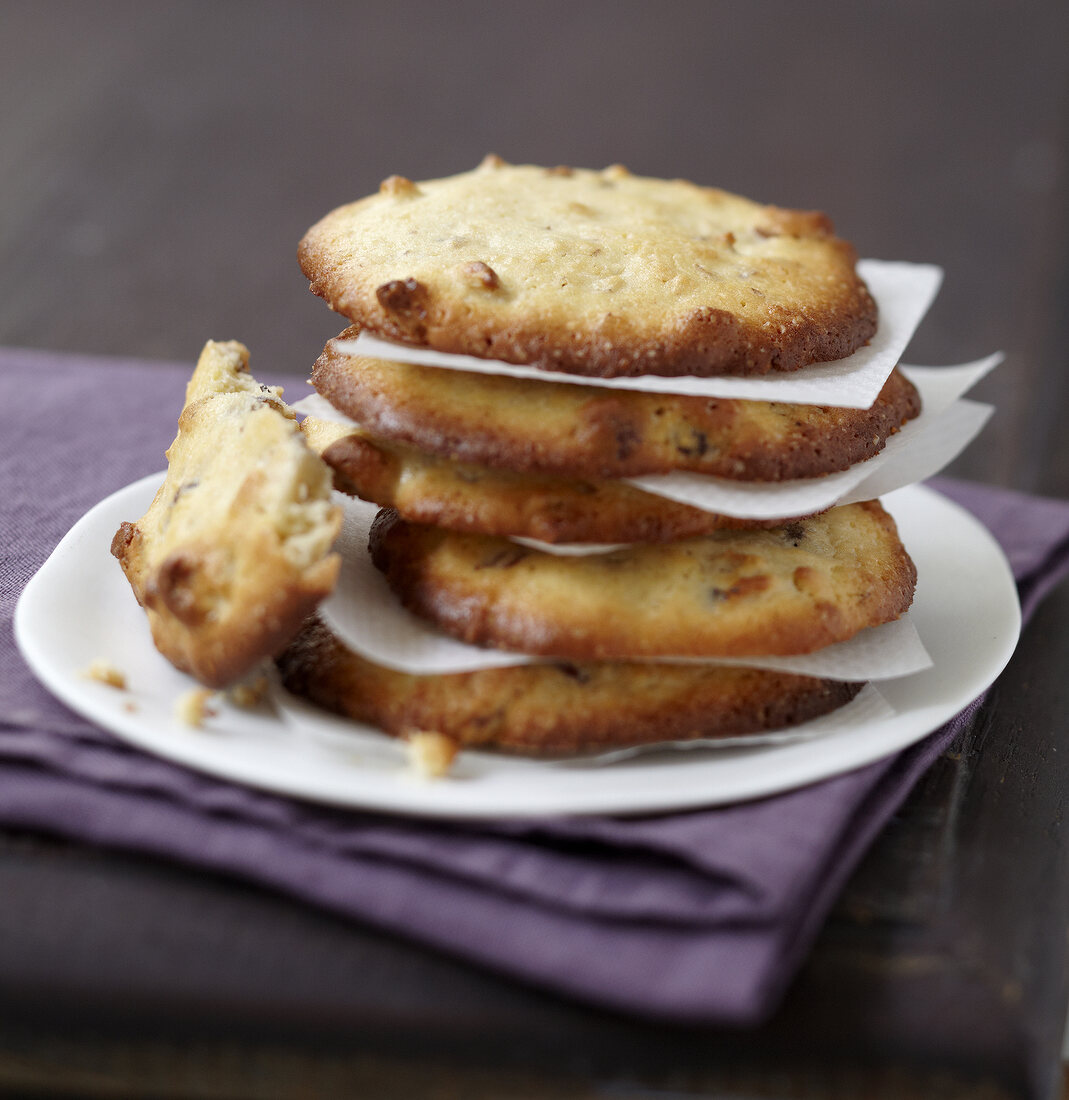 Fromage frais and raisin cookies