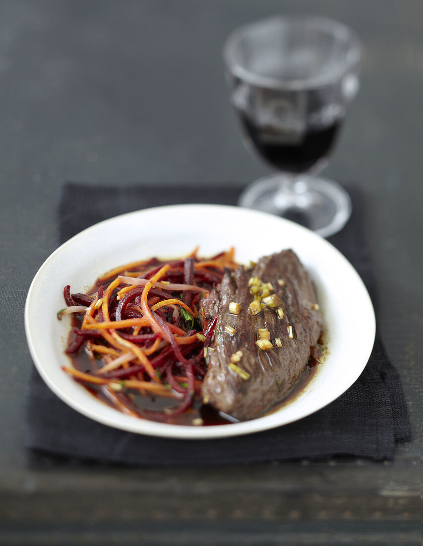 Flank wok with grated carrots and beetroots