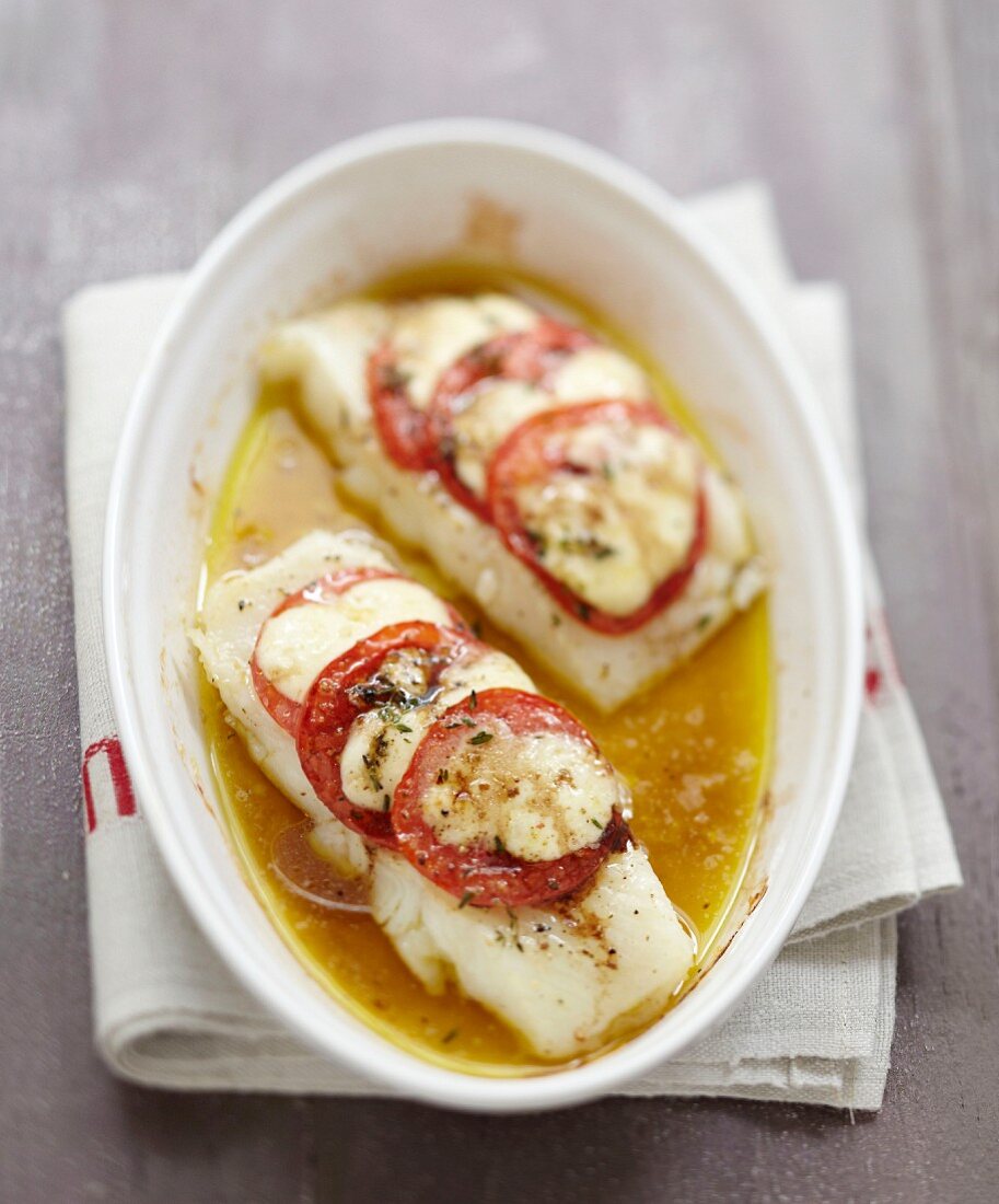 Oven-baked halibut with tomatoes and mozzarella