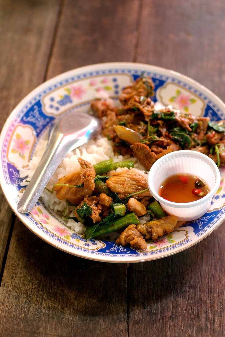 Sauteed peppery pork with green vegetables and rice