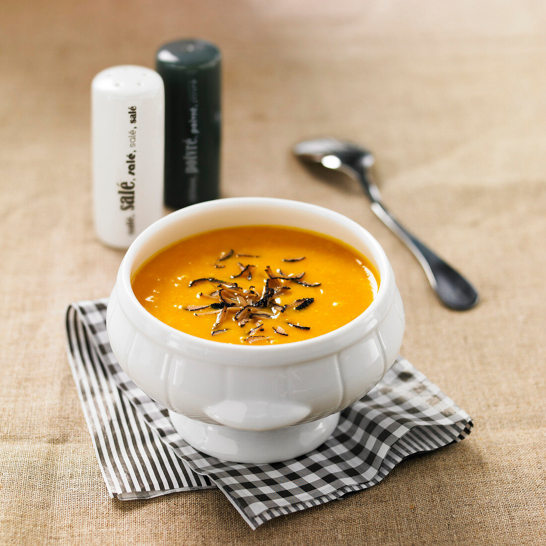 Creamed pumpkin soup with truffles