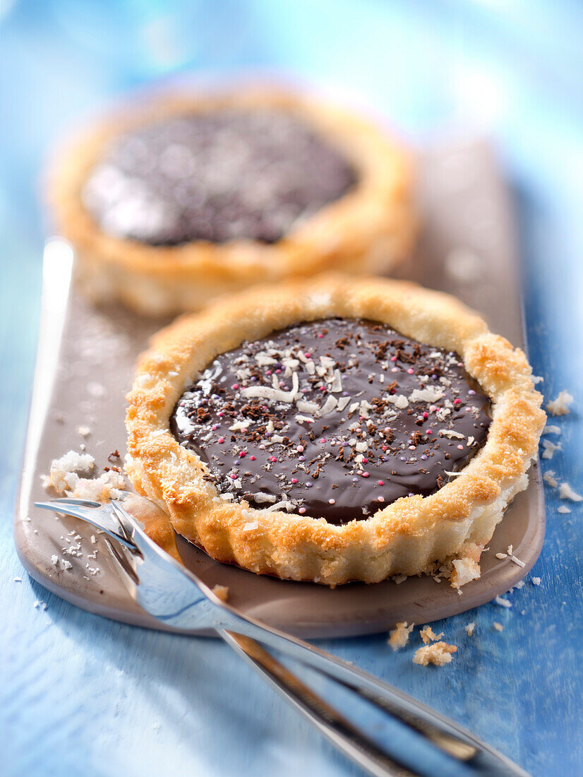 Small chocolate and coconut pies