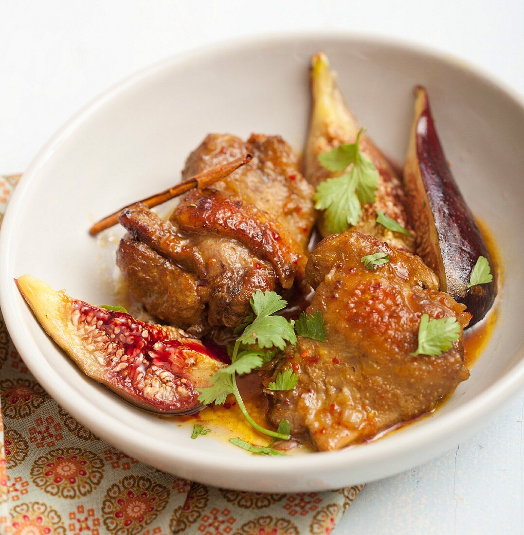 Spicy chicken with figs and cilantro