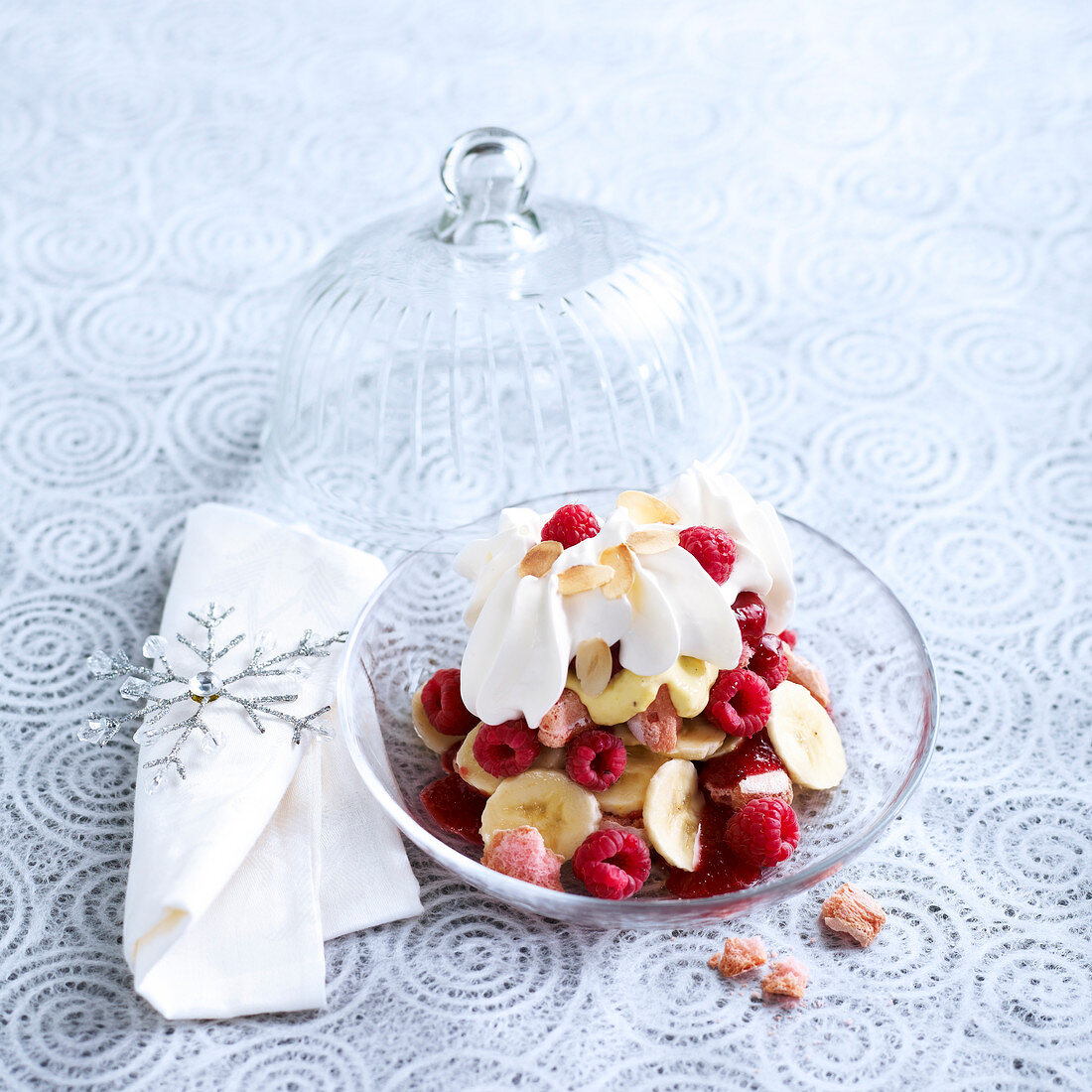 Raspberry, banana and Biscuits roses de Reims trifle