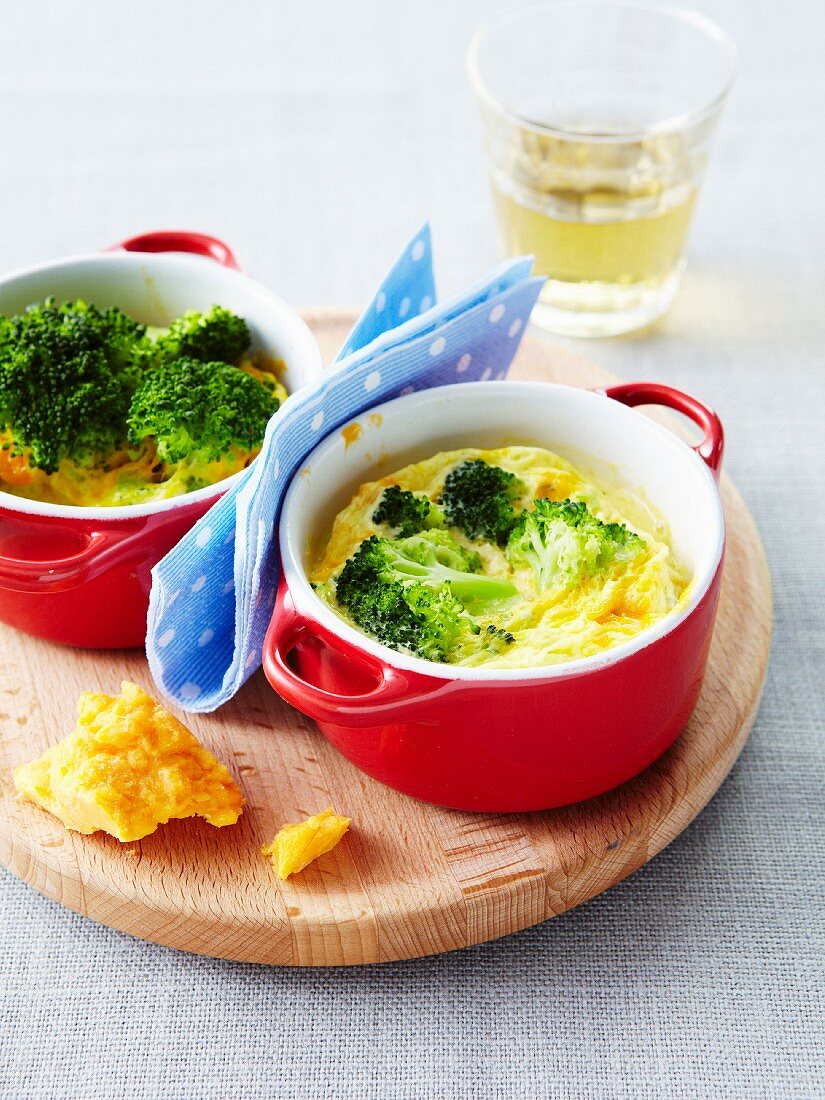 Cheddar and broccoli omelette casserole