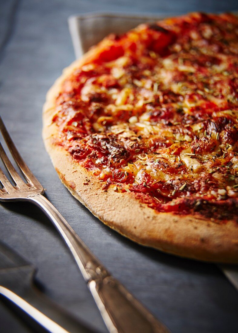 Tomato and pepper pizza