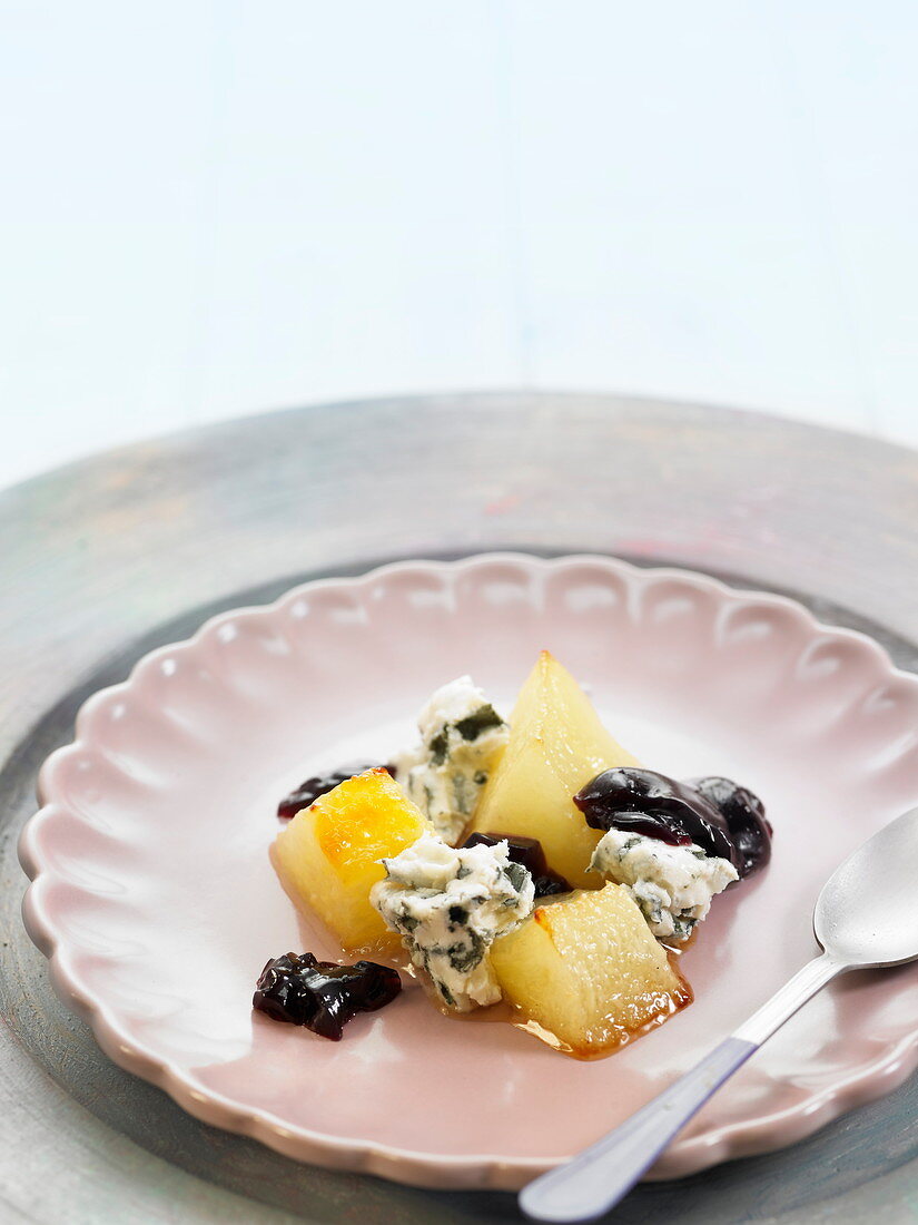 Baked melon with blue cheese and sweet wine jelly