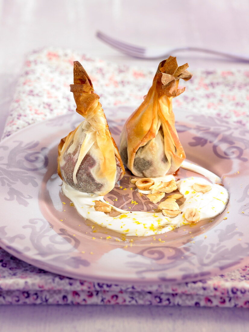 Fig purses with creamy dried fruit sauce