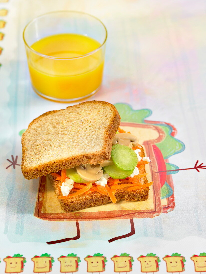 Brown bread vegetable sandwich
