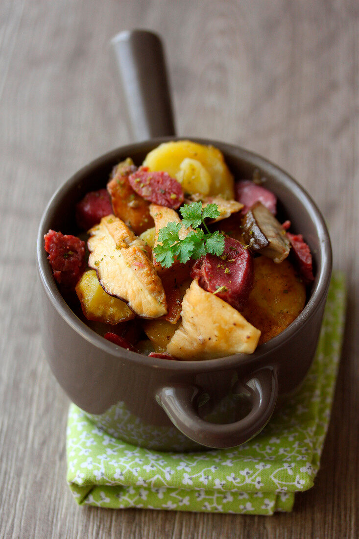 Kartoffeln mit Steinpilzen und Kaumagen im Stielpfännchen