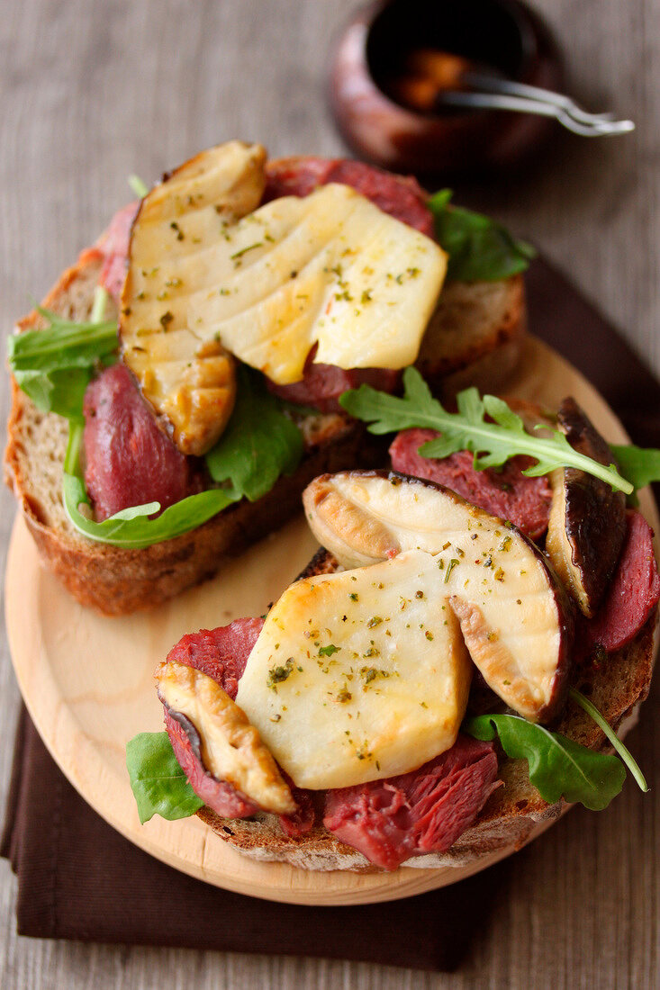 Crostini mit Steinpilzen und Gänsemägen