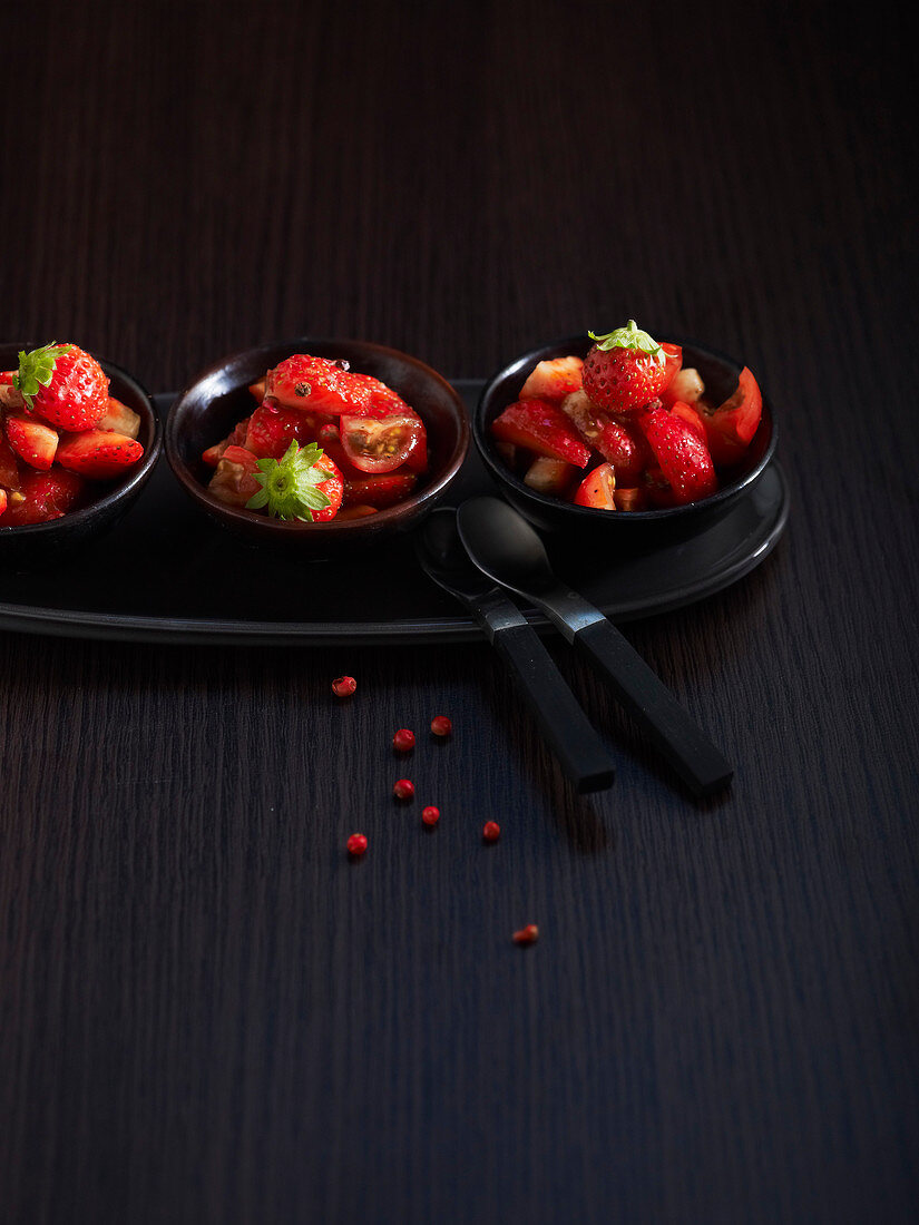 Erdbeeren und Tomaten mit Balsamico-Essig