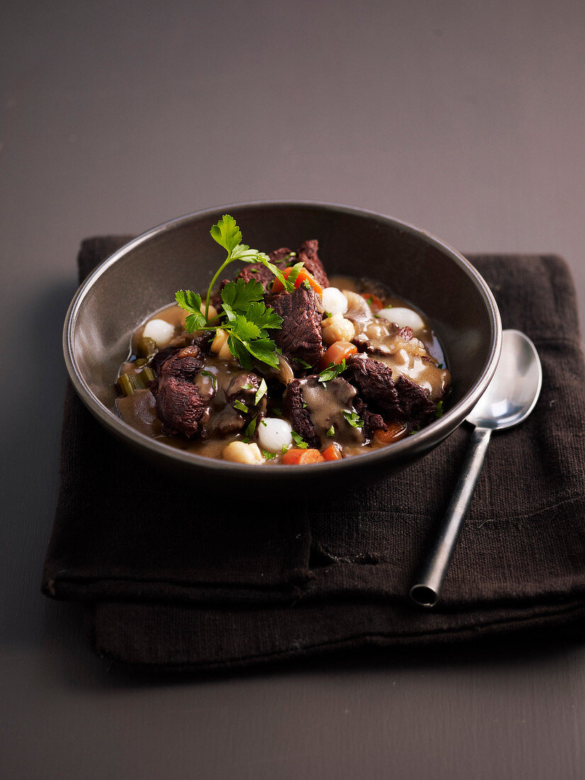 Cholesterinarmes Boeuf Bourguignon (Rindfleisch in Rotweinsauce, Burgund)