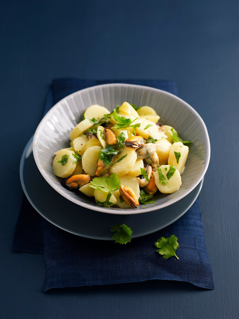 Kartoffelsalat mit Miesmuscheln und Curry