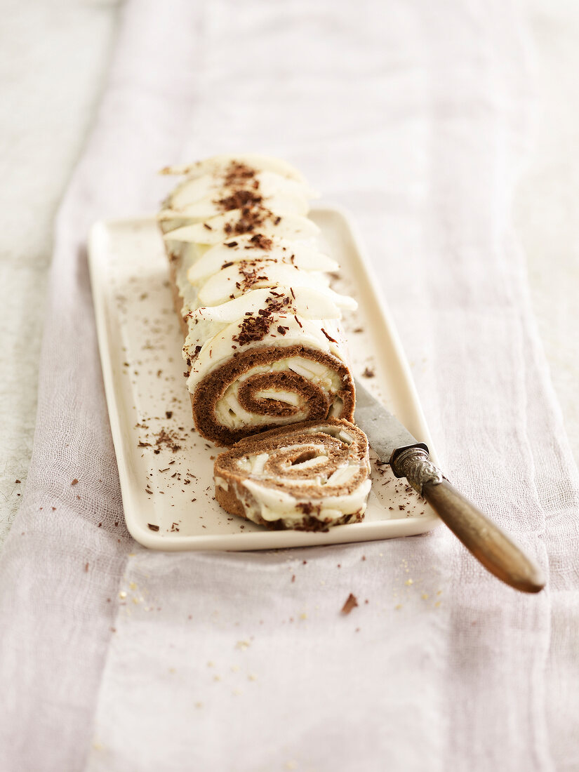 Buche (Baumstammkuchen, Frankreich) mit Schoko-Birne