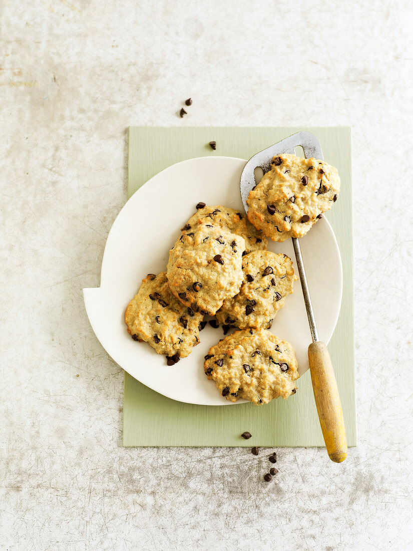 Oat-chocolate chip cookies