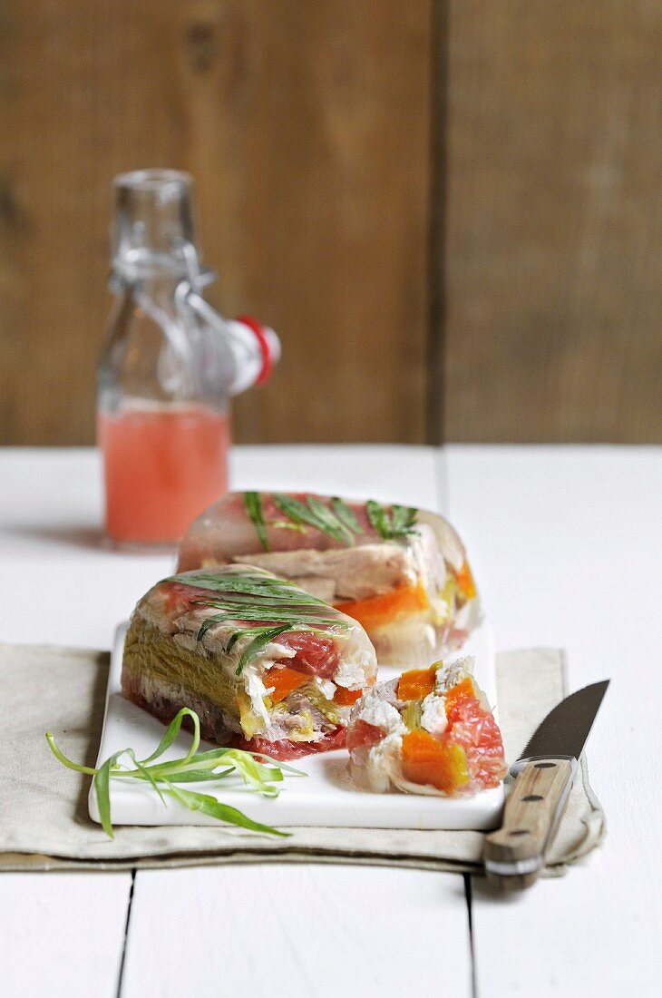 Terrine aus Kanincheneintopf und Grapefruit