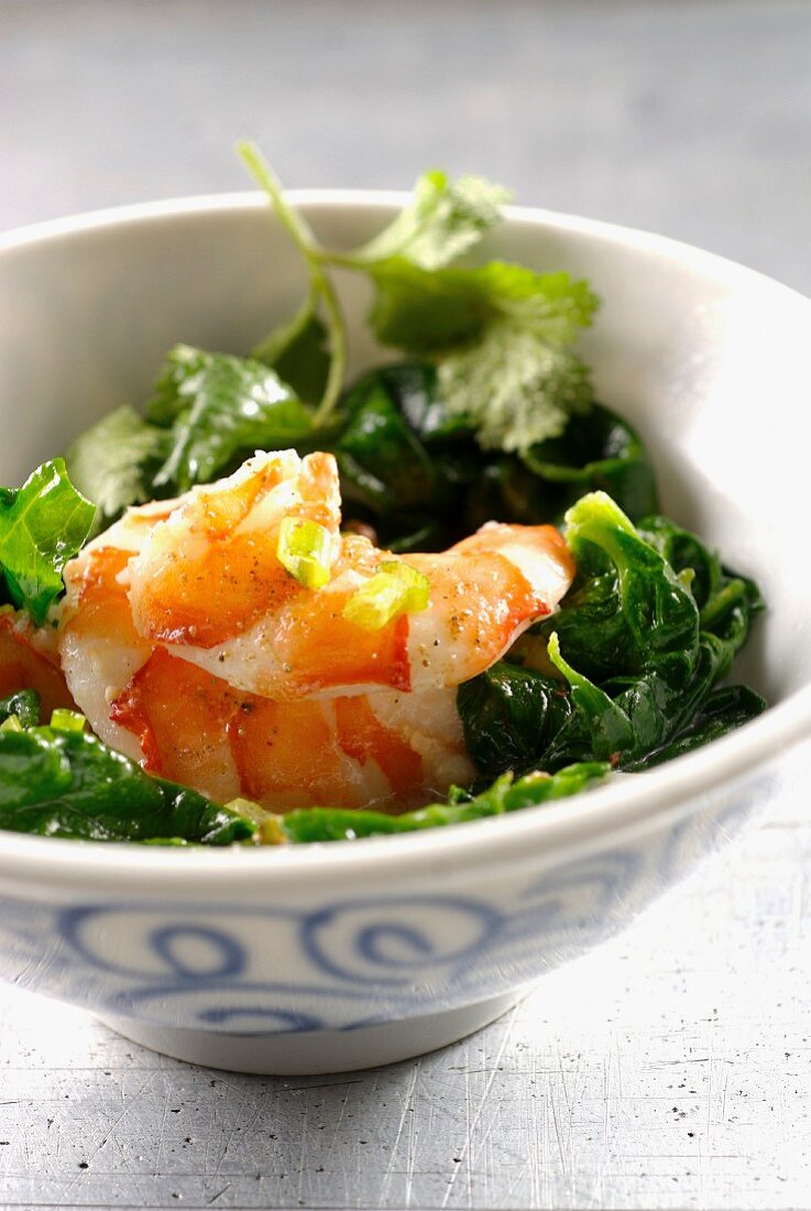Shrimps with spinach and cilantro