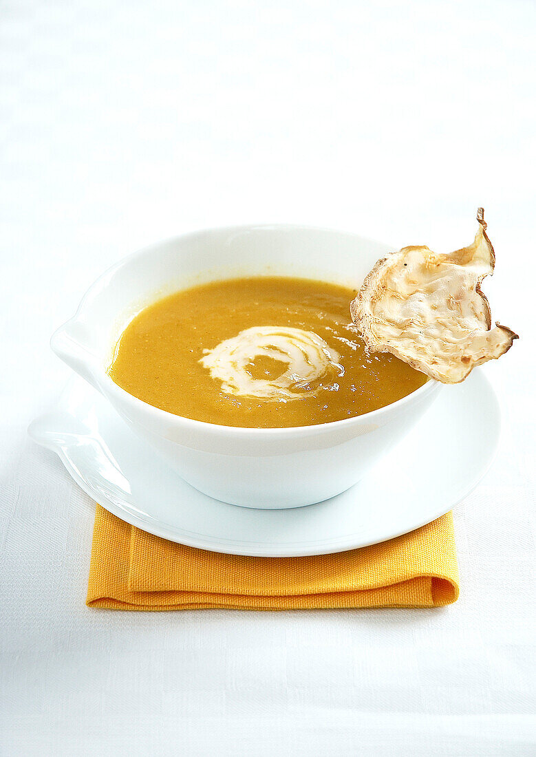 Cream soup of old-fashioned vegetables and root celeriac crisps