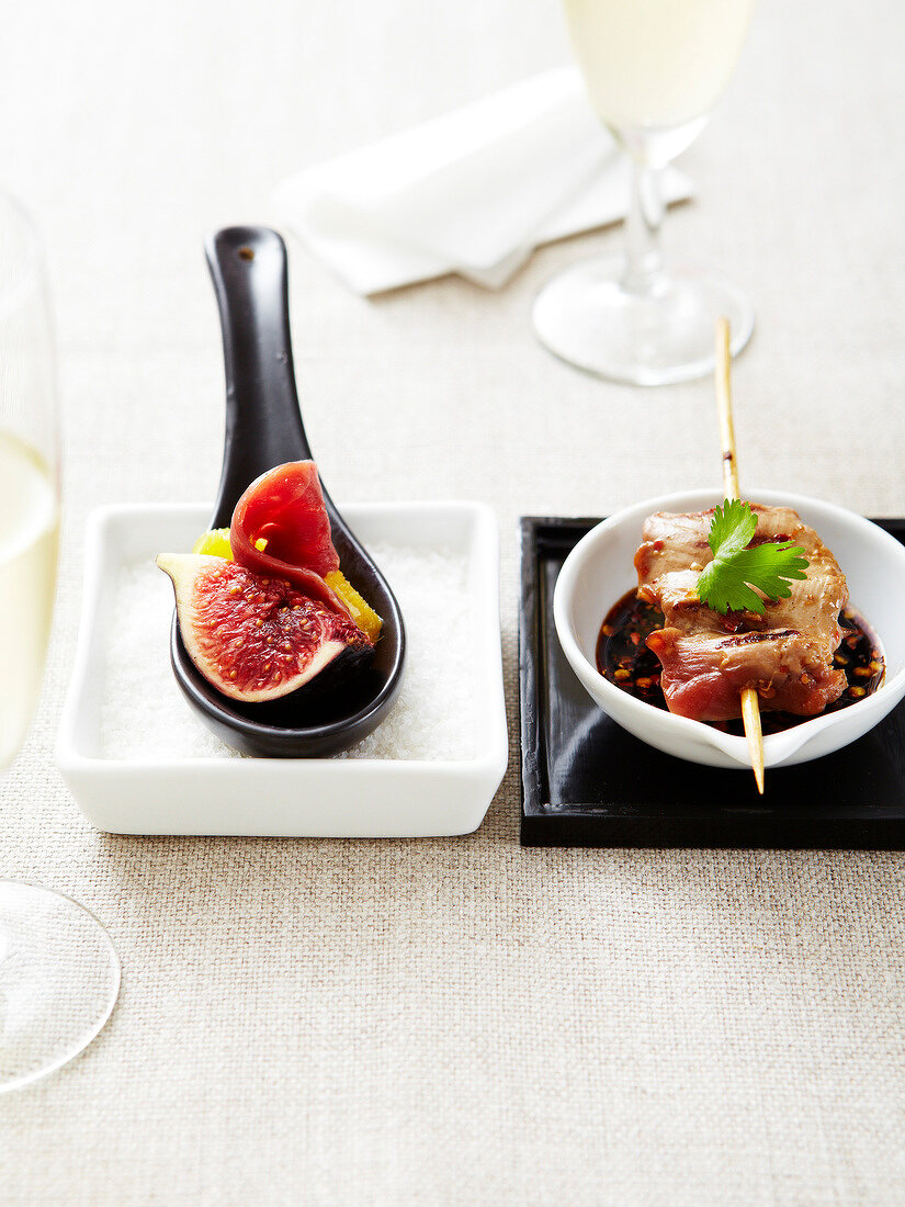 Duck duo :marinated duck brochette and smoked duck and fig spoon