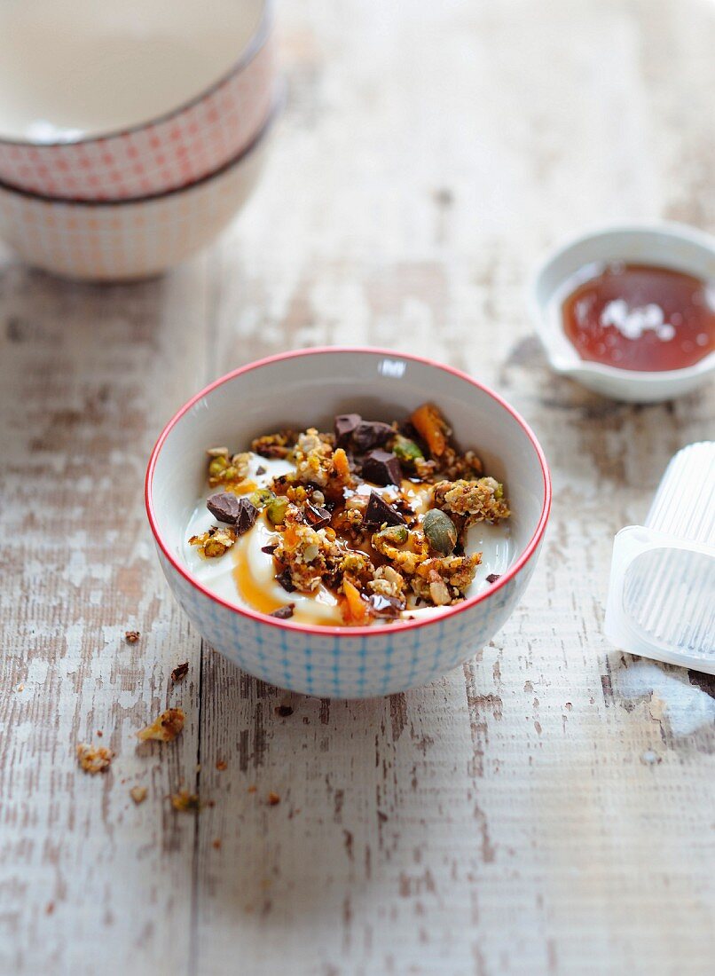 Petit-suisse with granola and chocolate