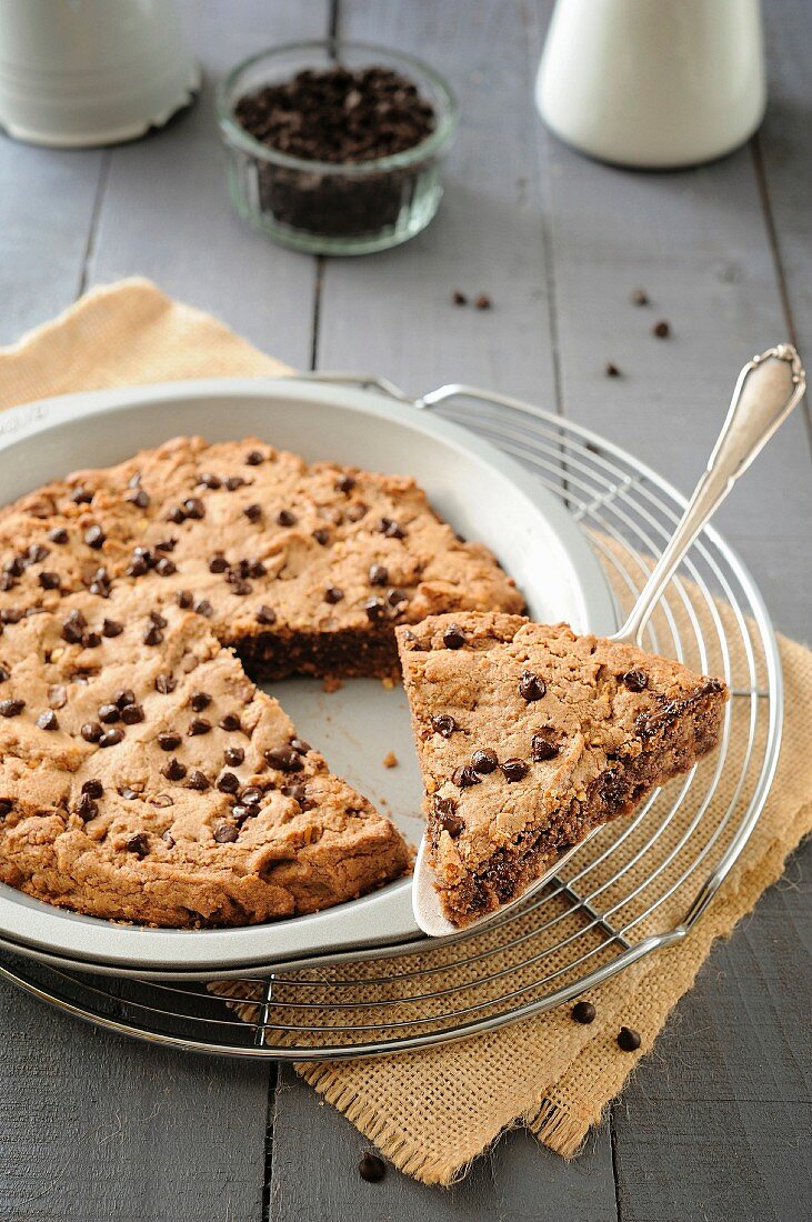 Chocolate chip cookie cake