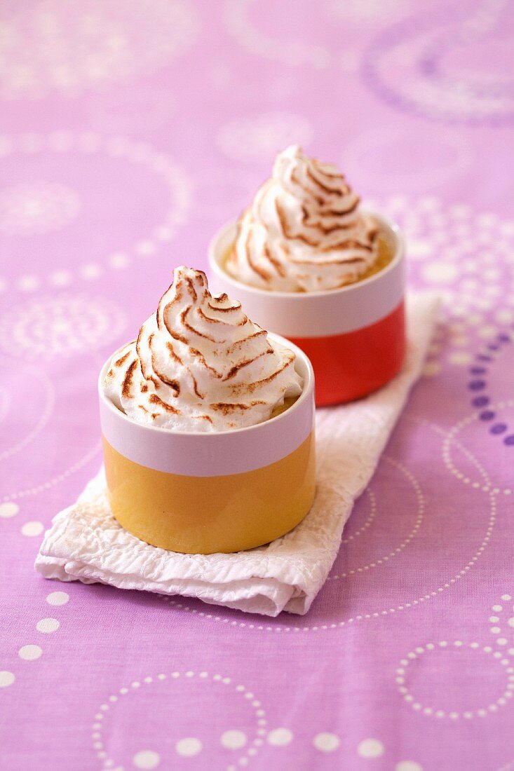 Lemon meringue pots – License image – 60231803 Image Professionals