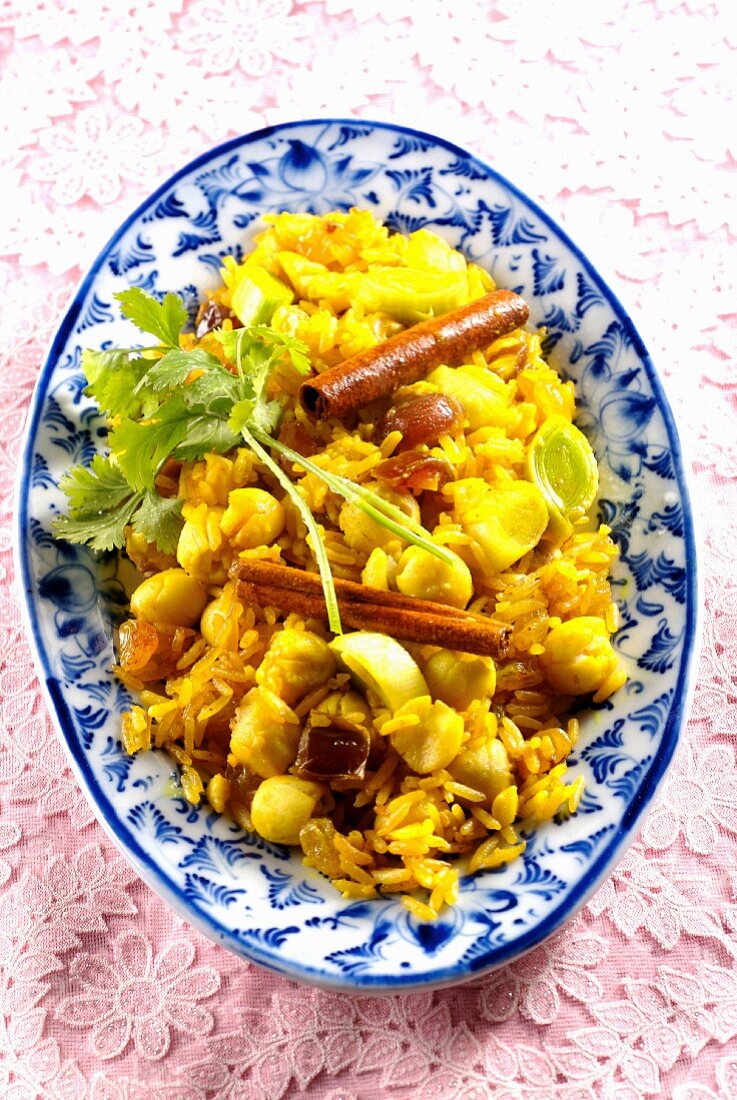 Rice with lotus seeds and leeks