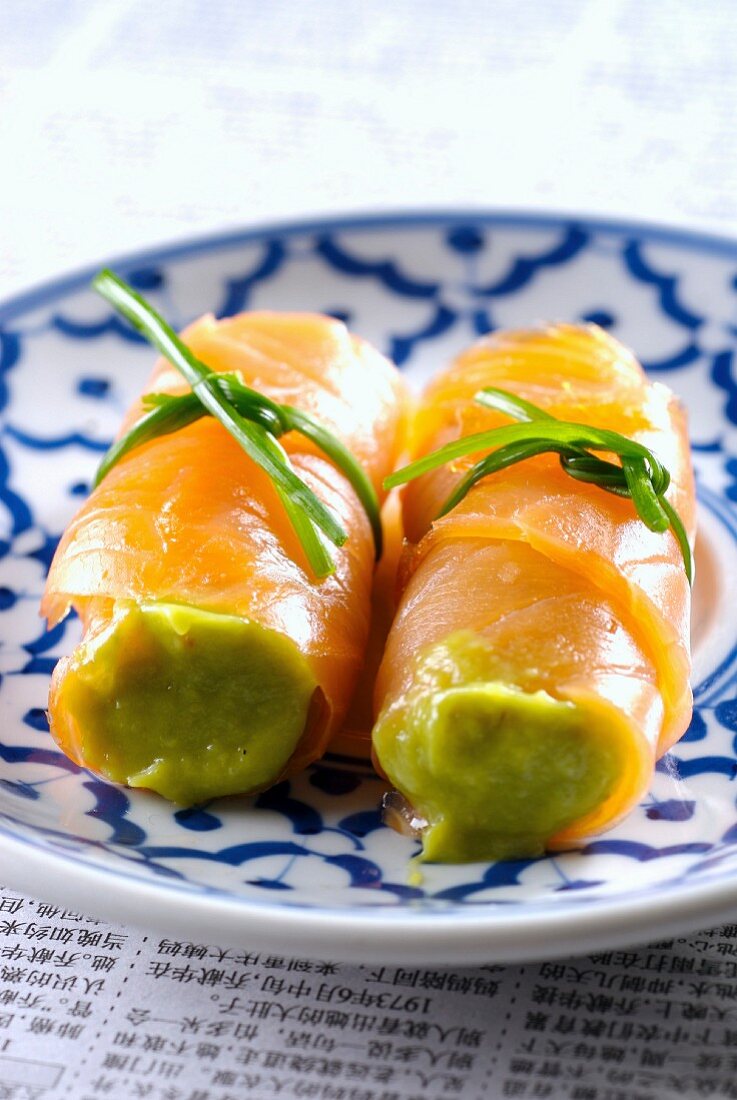 Smoked salmon rolls garnished with wasabi-flavored guacamole