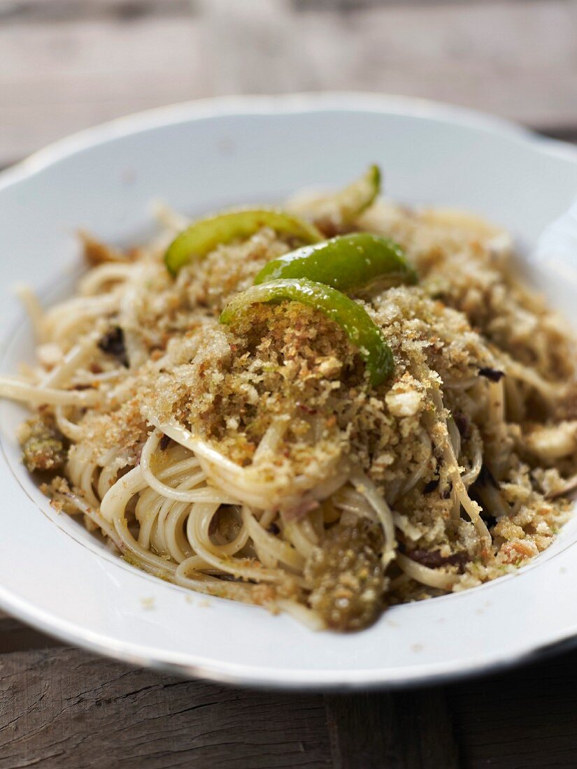 Fettuccine with flaked tuna and lemon-flavored breadcrumbs