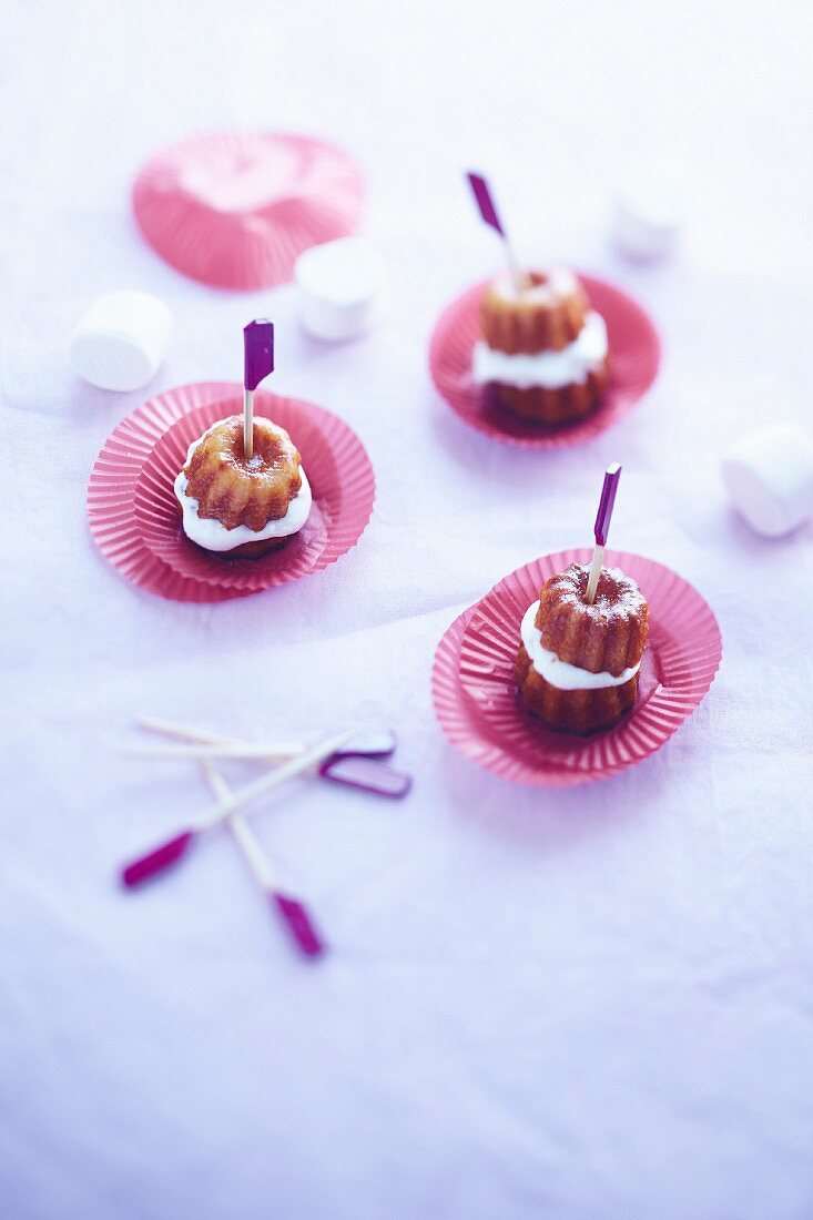 Cannelés (cakes with a caramel crust, Bordeaux) with marshmallows