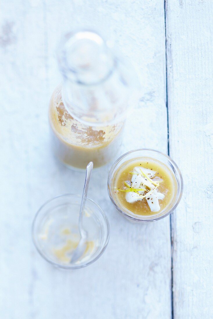 Apfel-Gurken-Suppe mit Käse