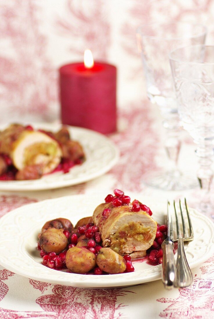 Gefüllte Putenröllchen mit Kastanien und Granatapfel